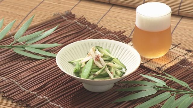 薬研軟骨とスナップエンドウの梅和え