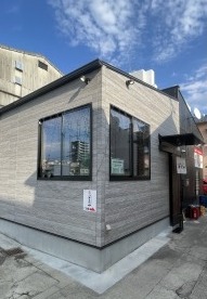 隠れ鉄板小屋　よしだや