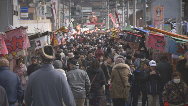 ４年ぶり復活 三原神明市 ～今年はダルマと麺祭り～